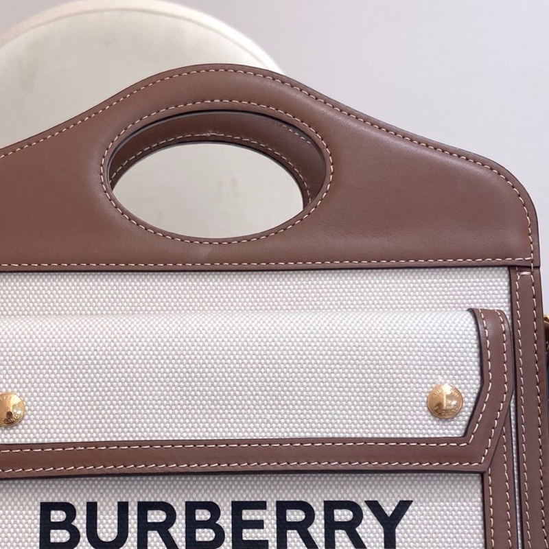 99新Burberry博柏利 米白色拼棕色郵差包  尺寸：23*27*6 附件：塵袋 吊牌。-8