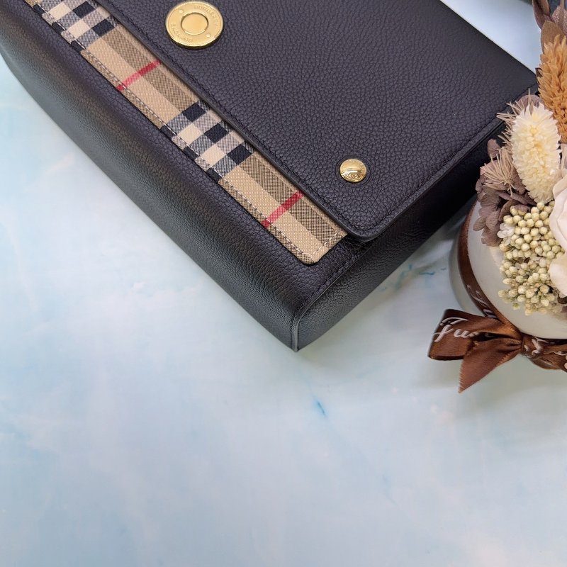BURBERRY 小牛皮帆布格紋斜背包-7