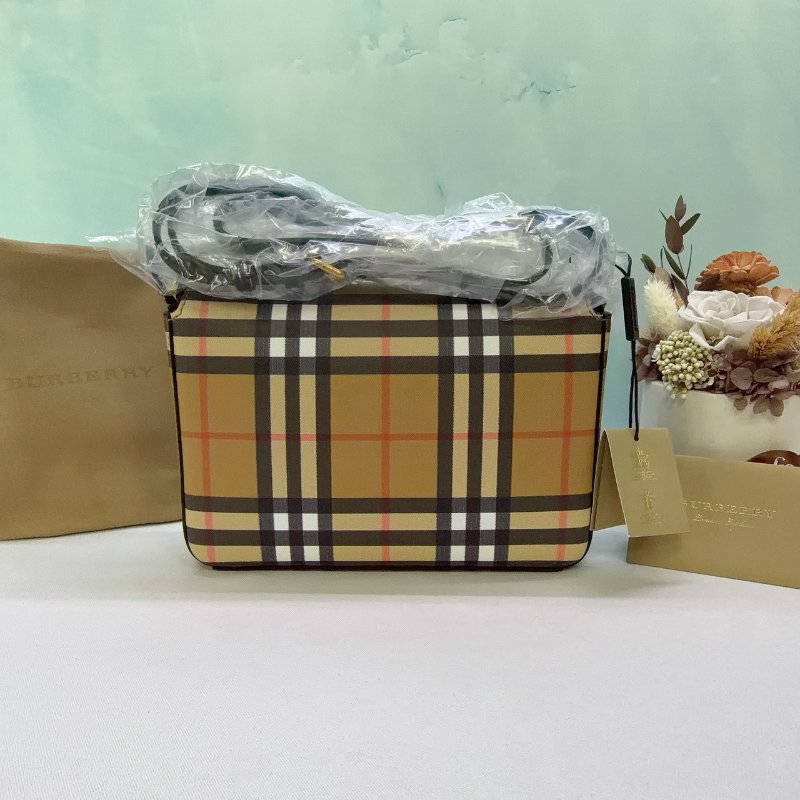BURBERRY 經典Vintage格紋翻蓋斜背包-1