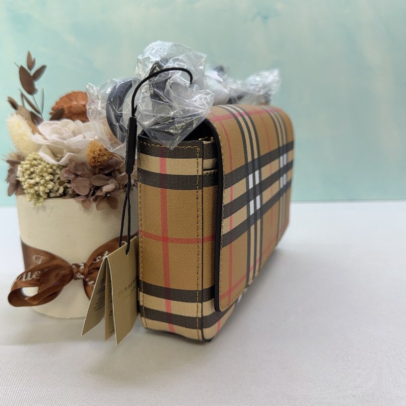 BURBERRY 經典Vintage格紋翻蓋斜背包-3