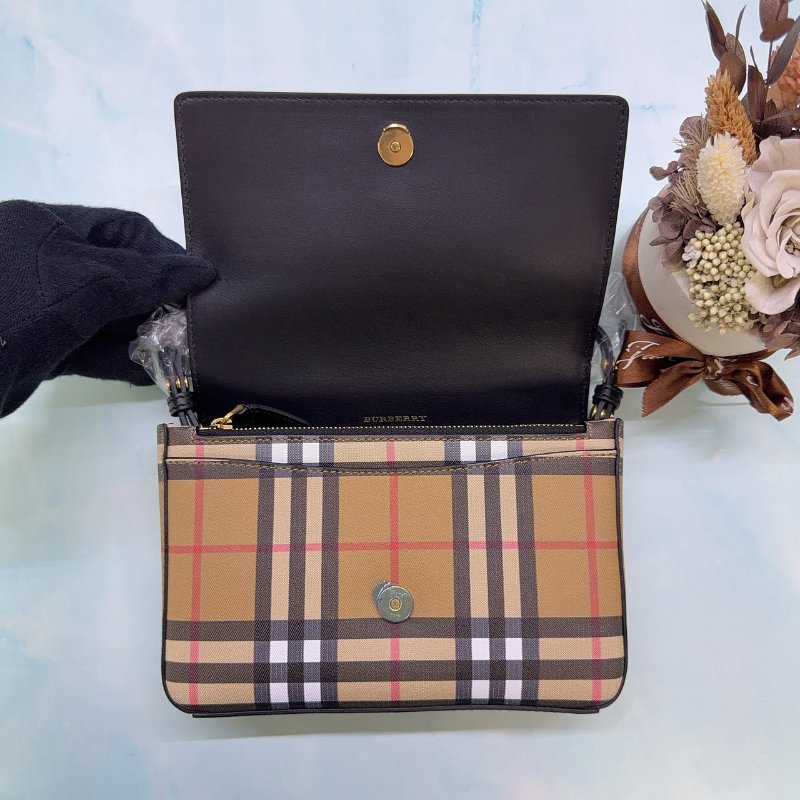 BURBERRY 經典Vintage格紋翻蓋斜背包-4