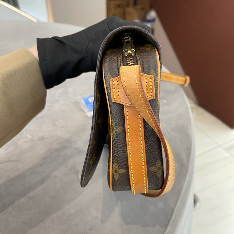 Lv中古開口笑斜挎包97新公價1w➕男女同款-1