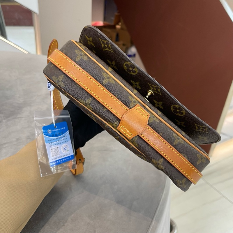 Lv中古開口笑斜挎包97新公價1w➕男女同款-4