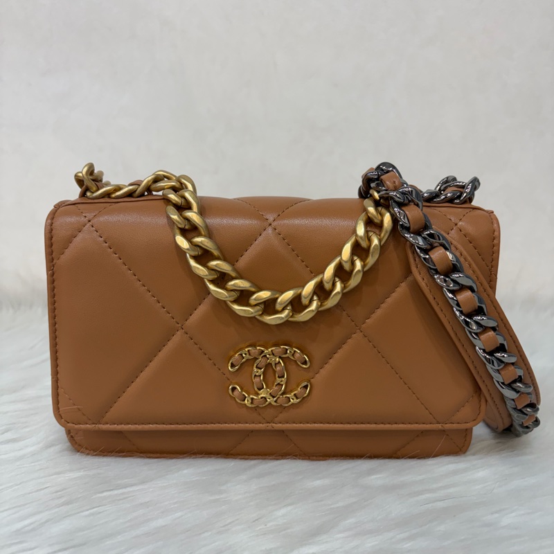 CHANEL AP0957 19 WOC 奶茶色 泰式奶茶 羊皮 金釦 斜背包 鏈子皮夾 發財包 肩背包-0