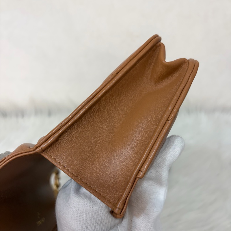 CHANEL AP0957 19 WOC 奶茶色 泰式奶茶 羊皮 金釦 斜背包 鏈子皮夾 發財包 肩背包-14