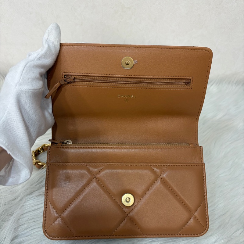CHANEL AP0957 19 WOC 奶茶色 泰式奶茶 羊皮 金釦 斜背包 鏈子皮夾 發財包 肩背包-18