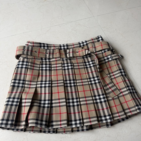 Burberry 百褶短裙❤️❤️❤️