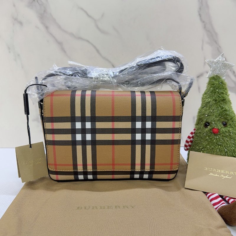 BURBERRY 經典Vintage復古格紋翻蓋肩背包-0