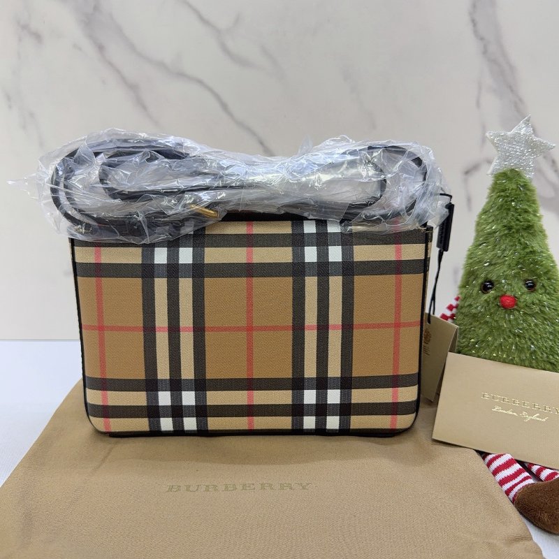 BURBERRY 經典Vintage復古格紋翻蓋肩背包-1