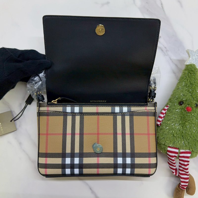 BURBERRY 經典Vintage復古格紋翻蓋肩背包-4