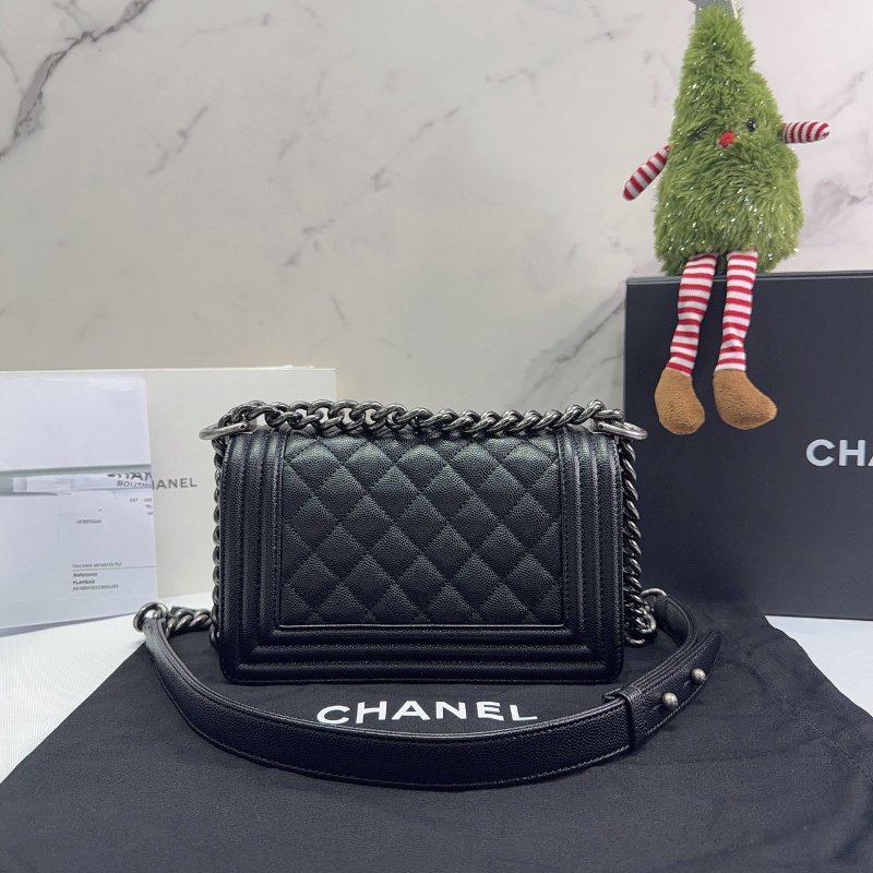 CHANEL BOY 20黑銀荔枝牛-1