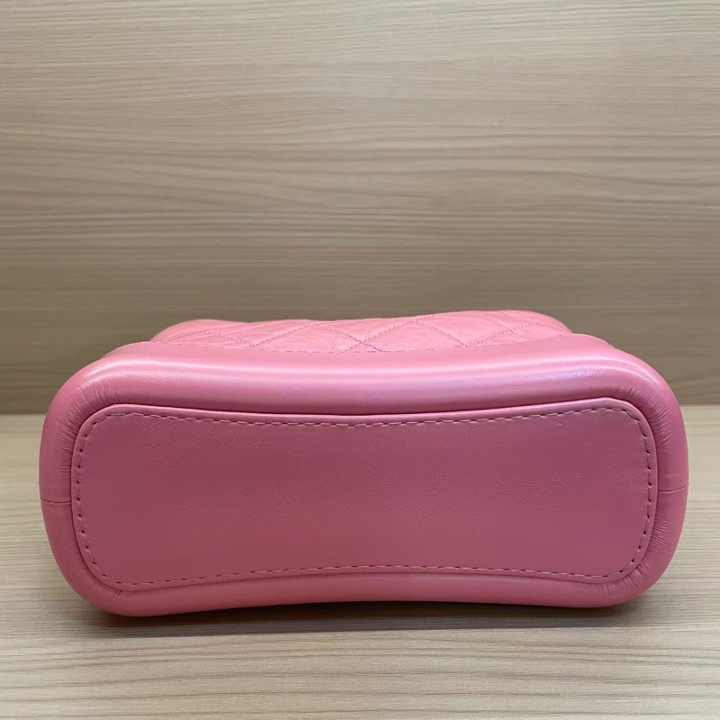 Chanel 香奈兒 流浪包。玫粉金扣 牛皮 小號 2019年 28開 有塵袋 無卡 無盒子 尺寸底長 20*高16*寬8*-5