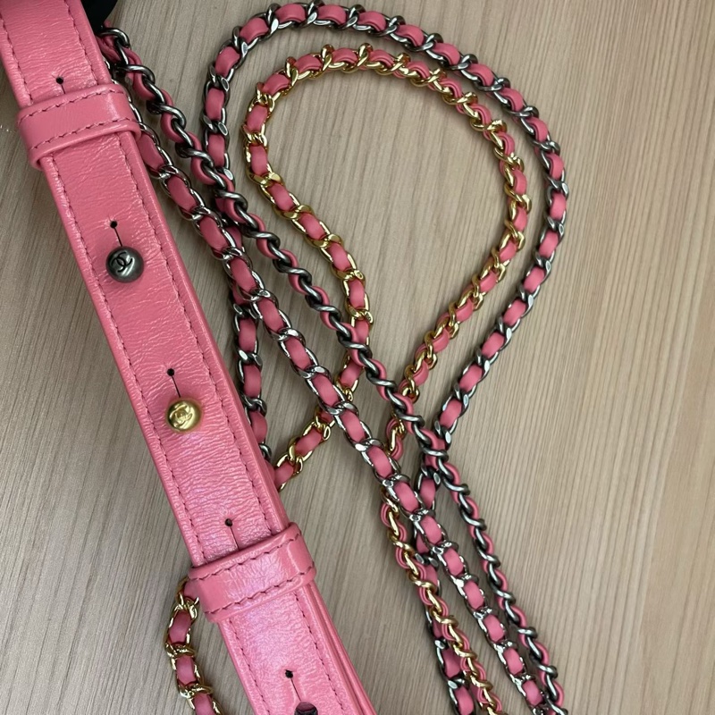 Chanel 香奈兒 流浪包。玫粉金扣 牛皮 小號 2019年 28開 有塵袋 無卡 無盒子 尺寸底長 20*高16*寬8*-8