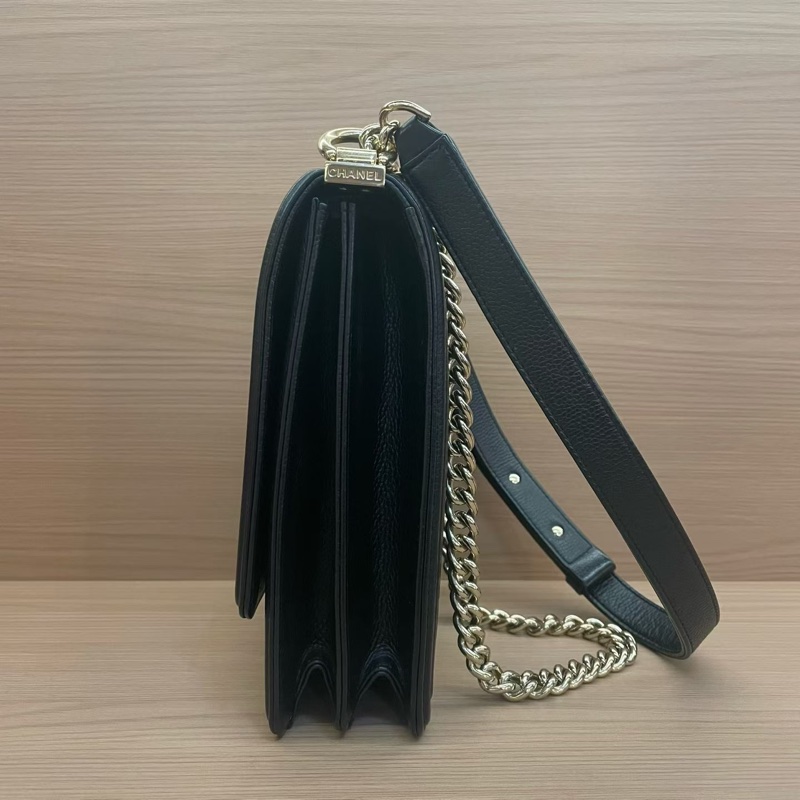 CHANEL/香奈儿 leboy黑金 小號 2019年，28開 鱼子酱牛皮竖款链条单肩斜挎包  有塵袋 有卡 無盒子 尺寸底長16*高20*-2