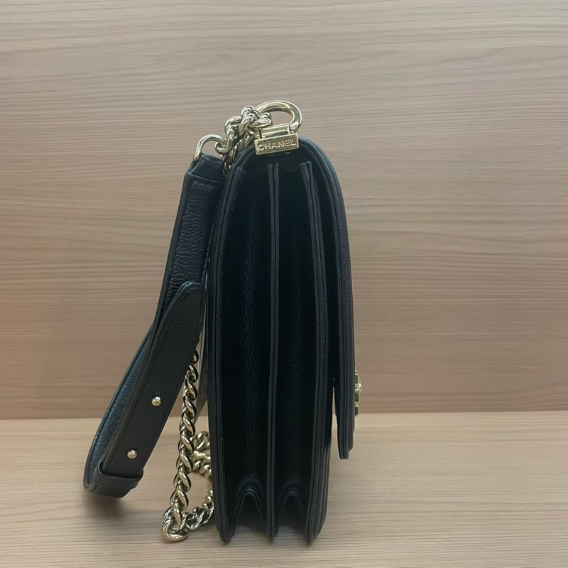 CHANEL/香奈儿 leboy黑金 小號 2019年，28開 鱼子酱牛皮竖款链条单肩斜挎包  有塵袋 有卡 無盒子 尺寸底長16*高20*-3