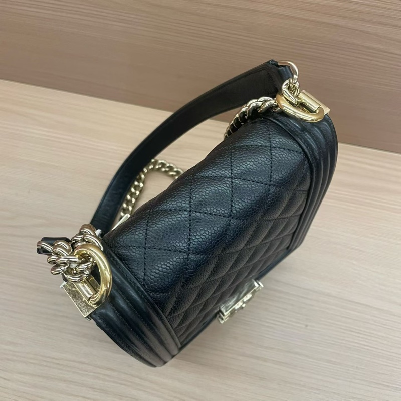 CHANEL/香奈儿 leboy黑金 小號 2019年，28開 鱼子酱牛皮竖款链条单肩斜挎包  有塵袋 有卡 無盒子 尺寸底長16*高20*-4
