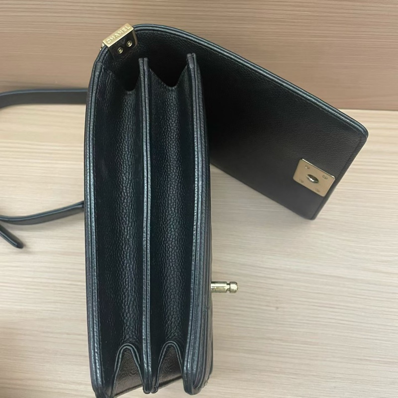 CHANEL/香奈儿 leboy黑金 小號 2019年，28開 鱼子酱牛皮竖款链条单肩斜挎包  有塵袋 有卡 無盒子 尺寸底長16*高20*-8
