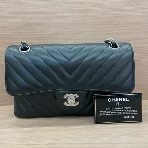 Chanel香奈儿V纹 cf黑色羊皮 中號2021年，30開 有卡 有塵袋 無盒子，尺寸底長23*高14*寬7*