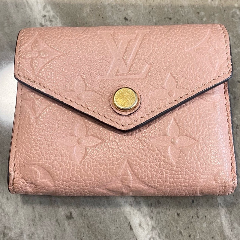 LV 路易威登 粉色壓紋 短款錢包 成色很新 芯片款  附件：單品-0