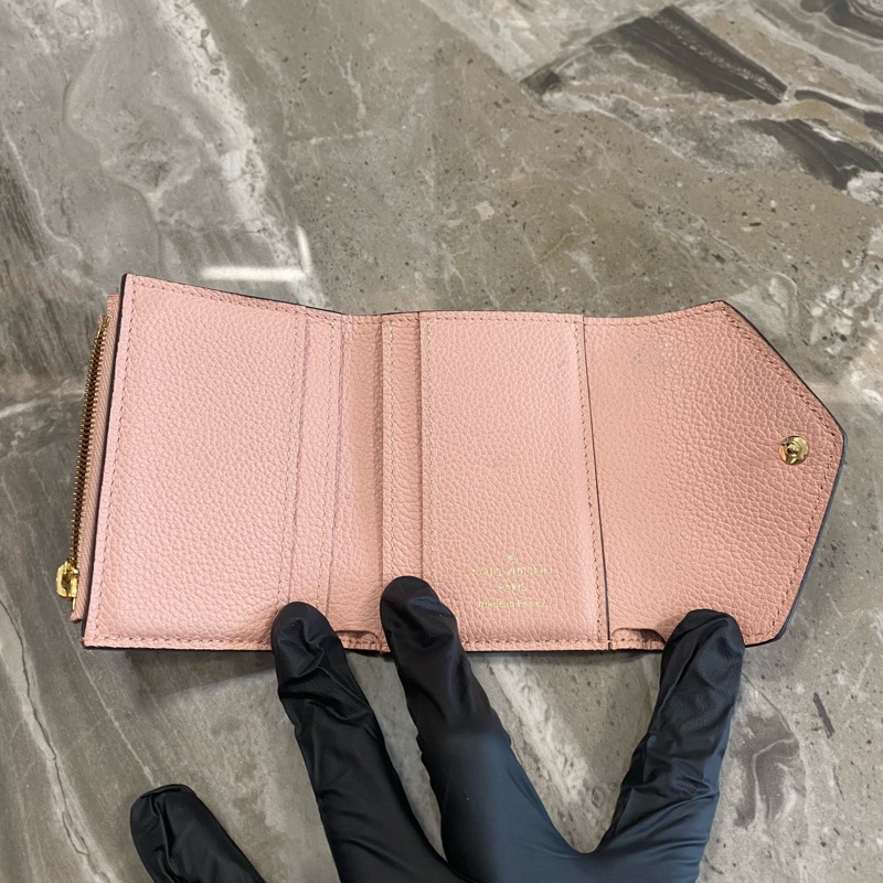 LV 路易威登 粉色壓紋 短款錢包 成色很新 芯片款  附件：單品-5