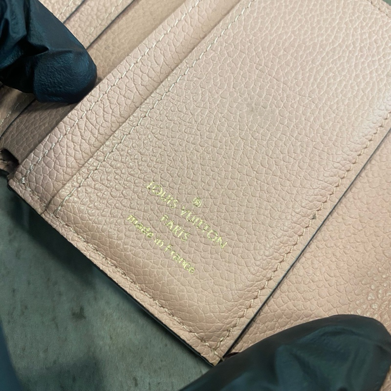 LV 路易威登 粉色壓紋 短款錢包 成色很新 芯片款  附件：單品-7