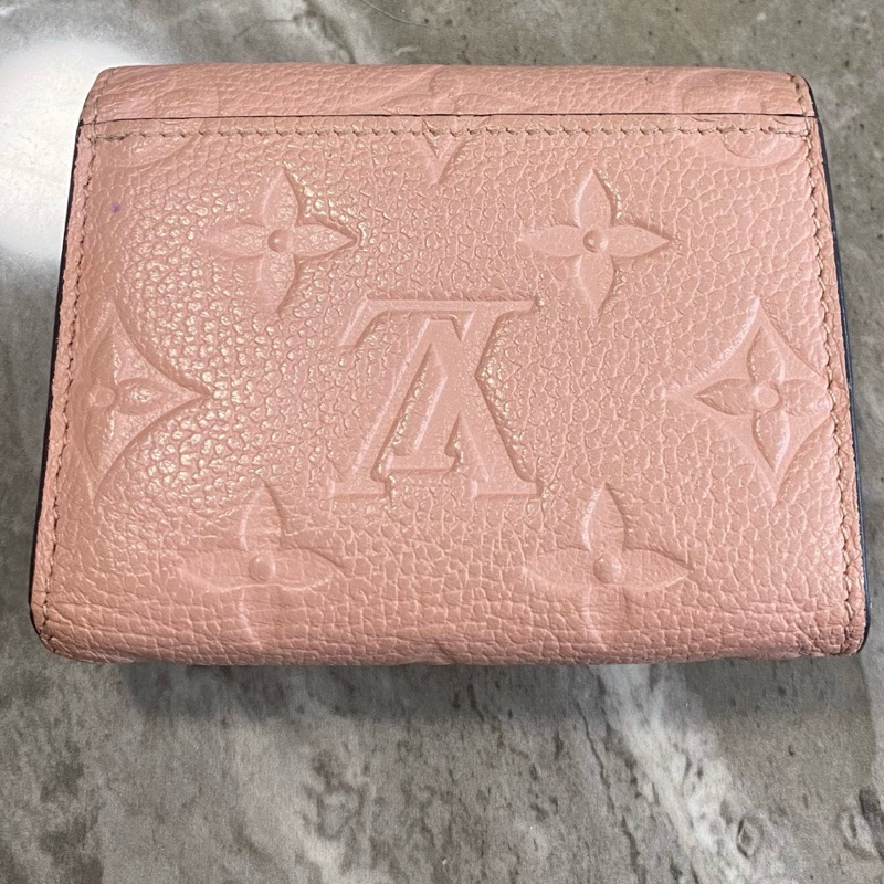 LV 路易威登 粉色壓紋 短款錢包 成色很新 芯片款  附件：單品-8