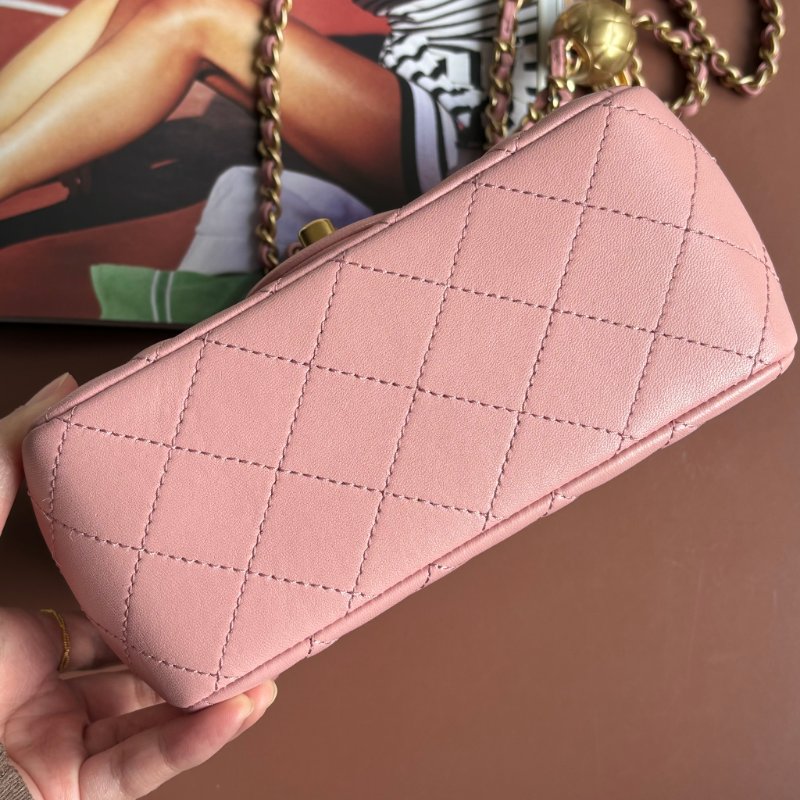 ✨ 金球方胖 ::CHANEL:: DUSTY ROSE 藕粉色經典菱格紋小羊皮小金球可調節鏈帶轉釦斜背包-3