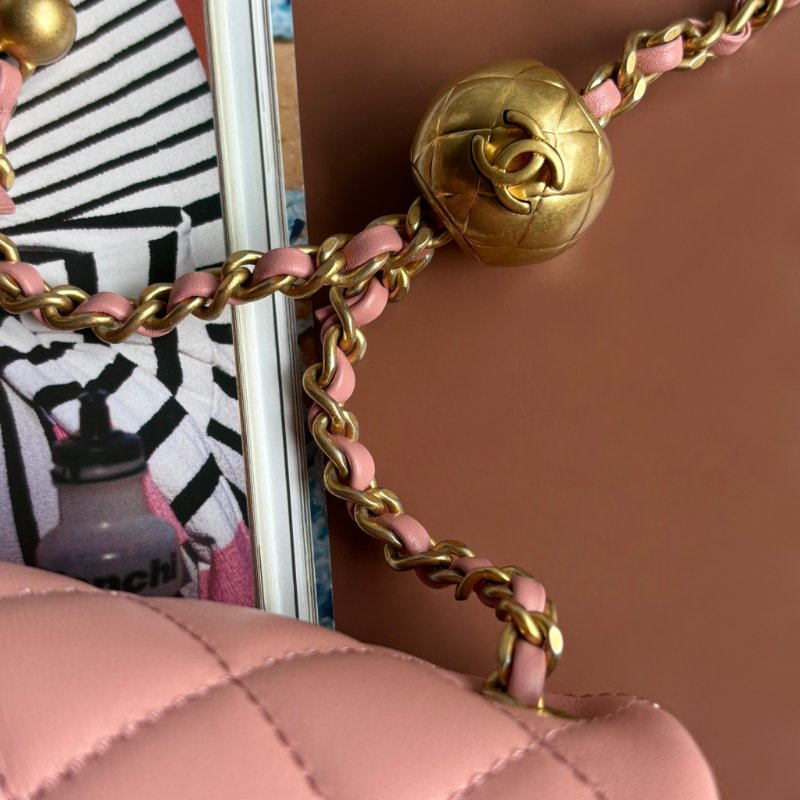 ✨ 金球方胖 ::CHANEL:: DUSTY ROSE 藕粉色經典菱格紋小羊皮小金球可調節鏈帶轉釦斜背包-9