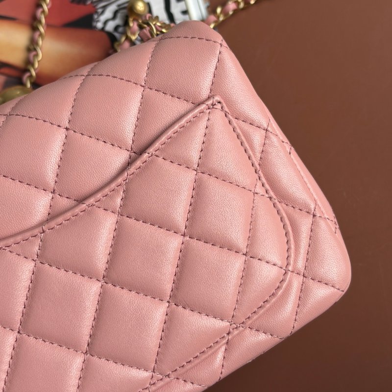 ✨ 金球方胖 ::CHANEL:: DUSTY ROSE 藕粉色經典菱格紋小羊皮小金球可調節鏈帶轉釦斜背包-11