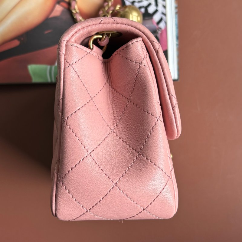 ✨ 金球方胖 ::CHANEL:: DUSTY ROSE 藕粉色經典菱格紋小羊皮小金球可調節鏈帶轉釦斜背包-14