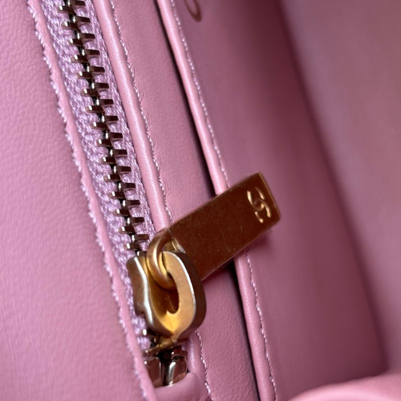 ✨ 金球方胖 ::CHANEL:: DUSTY ROSE 藕粉色經典菱格紋小羊皮小金球可調節鏈帶轉釦斜背包-20