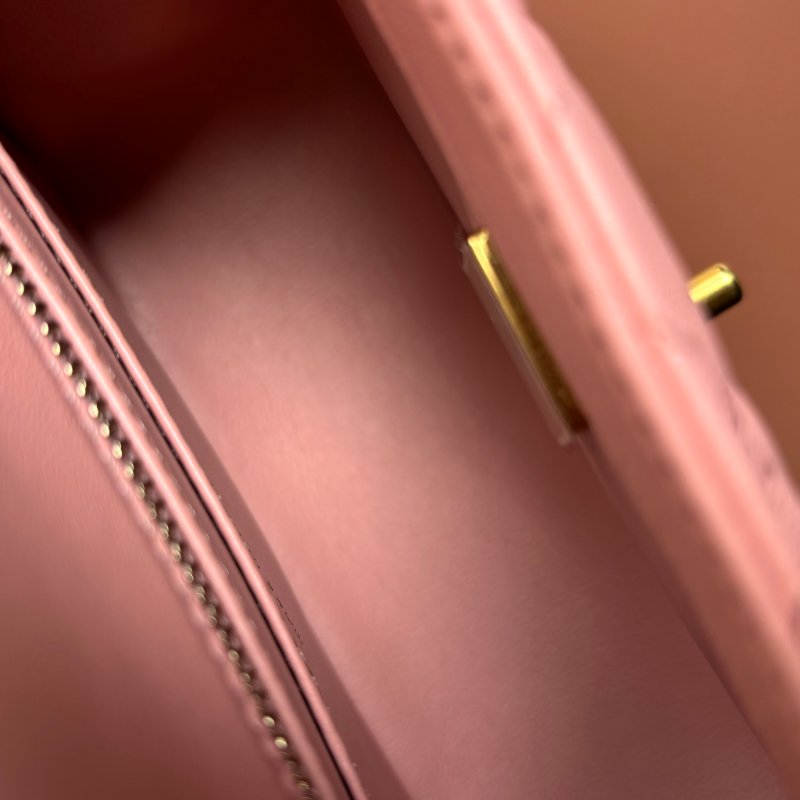 ✨ 金球方胖 ::CHANEL:: DUSTY ROSE 藕粉色經典菱格紋小羊皮小金球可調節鏈帶轉釦斜背包-23