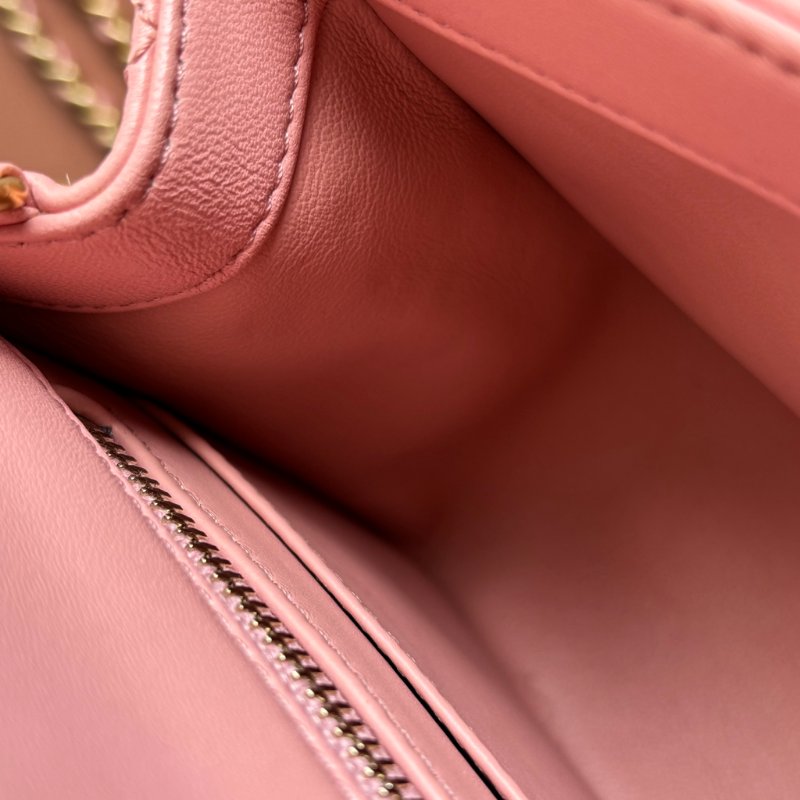 ✨ 金球方胖 ::CHANEL:: DUSTY ROSE 藕粉色經典菱格紋小羊皮小金球可調節鏈帶轉釦斜背包-24