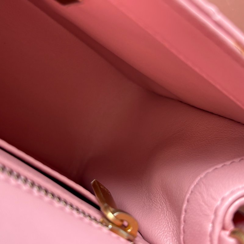 ✨ 金球方胖 ::CHANEL:: DUSTY ROSE 藕粉色經典菱格紋小羊皮小金球可調節鏈帶轉釦斜背包-25