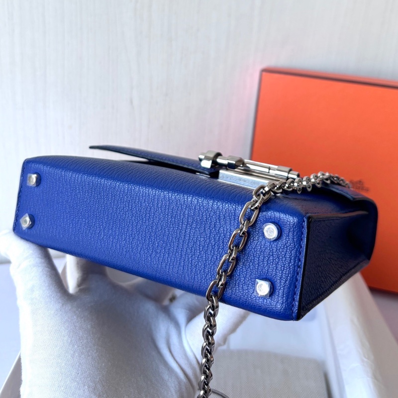 Hermes 電光藍mini verrou手槍包，C刻，山羊皮，前扣五金原膜未撕，包身無磨損-4
