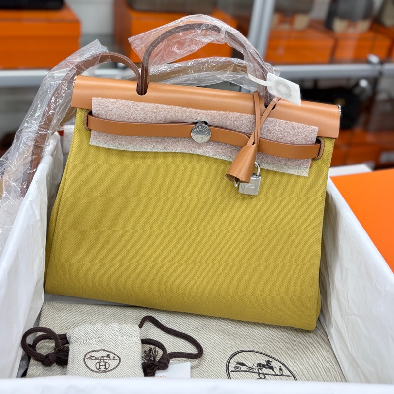 閒置末使用 Hermes 金棕/姜黃色Herbag31子母包，B刻-0