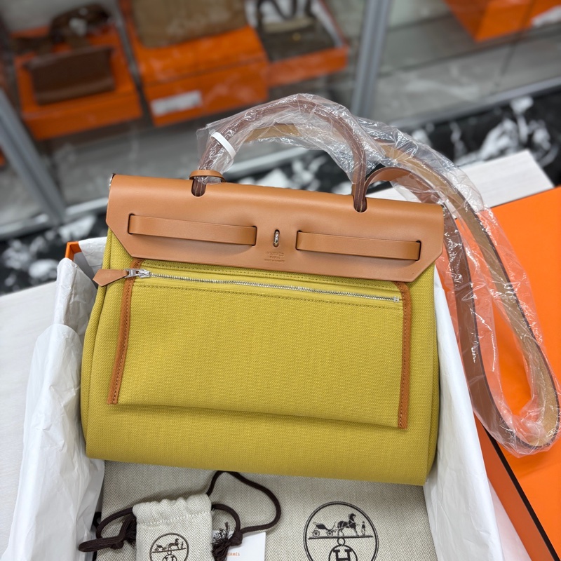 閒置末使用 Hermes 金棕/姜黃色Herbag31子母包，B刻-1