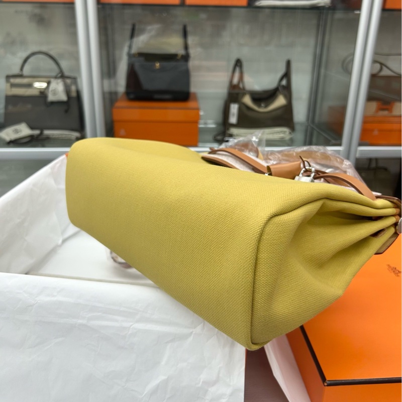閒置末使用 Hermes 金棕/姜黃色Herbag31子母包，B刻-7