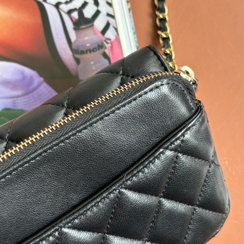 ::Chanel:: Classic Flpa Phone Holder With Chain 經典格紋雙C金釦鍊帶手機包-5