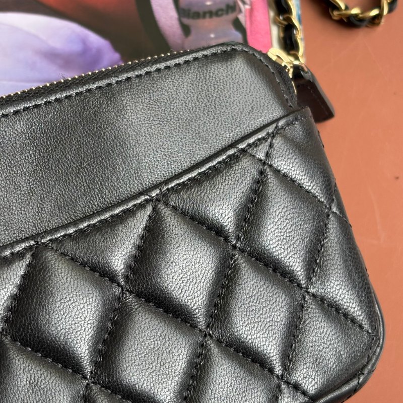 ::Chanel:: Classic Flpa Phone Holder With Chain 經典格紋雙C金釦鍊帶手機包-12