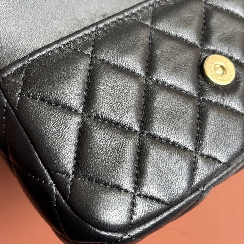 ::Chanel:: Classic Flpa Phone Holder With Chain 經典格紋雙C金釦鍊帶手機包-22