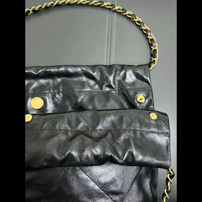 CHANEL 22bag small 
黑金小號牛皮-13