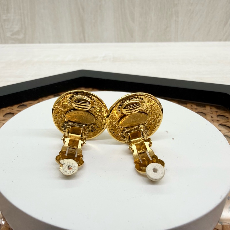 CHANEL金色夾式vintage耳環-5