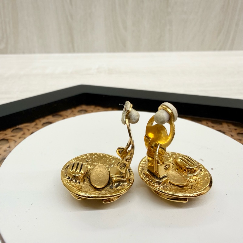 CHANEL金色夾式vintage耳環-6