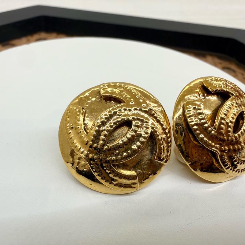 CHANEL金色夾式vintage耳環-10