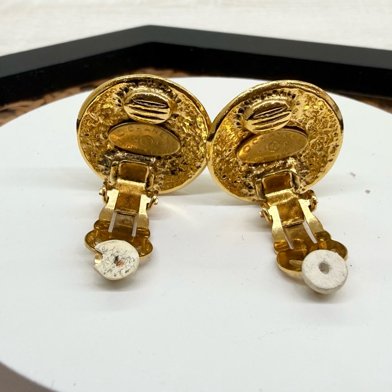 CHANEL金色夾式vintage耳環-12