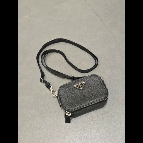 PRADA 普拉達 Saffiano 可拆斜背防刮牛皮零錢卡片小包