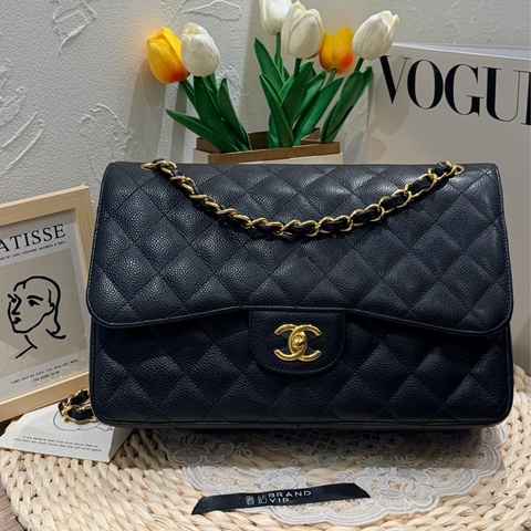 Chanel Classic Flap 30 Bag （99%New，卡、貼、塵袋、盒）