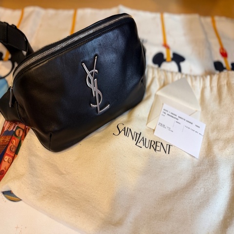 YSL 經典CLASSIC MONOGRAM金屬LOGO羊皮腰包(黑色)