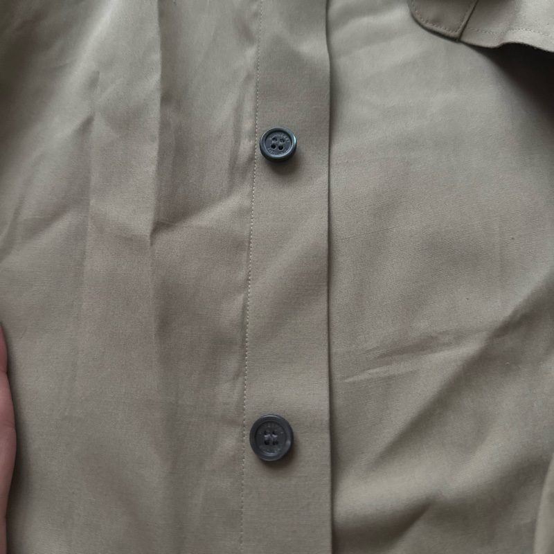 [BURBERRY] 刺繡騎士LOGO格子邊領設計棉質長袖襯衫(男款/卡其)-13